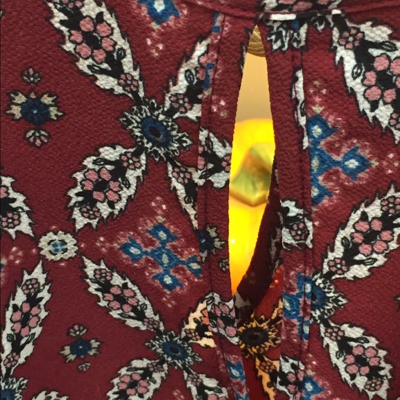 Cold shoulder dress - Picture 4 of 7